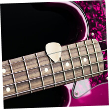 Lot de 3 médiators d'entraînement pour guitare acoustique, fabriqués en matériau synthétique résistant.