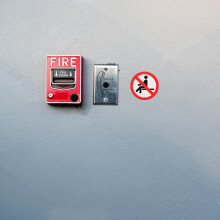 Lot de 3 autocollants de sécurité « Ne pas s'asseoir » 8 x 8 cm