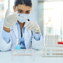 Set di 3 supporti per crogioli cromati per laboratori, robusti e resistenti, ideali come strumenti di supporto per crogioli.