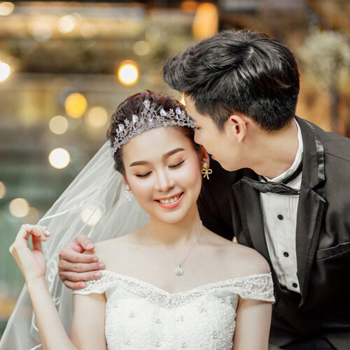 White Alloy Bridal Tiara – Elegant Wedding Headpiece 2