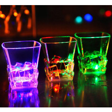 LINLIN LED svietiace poháre aktivované vodou meniace farbu2