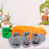 Påskehare-dukkesett i gulrotpose – 3Soft Rabbits & 5