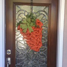 Mesterséges levendulás sárgarépa koszorú zöld levelekkel