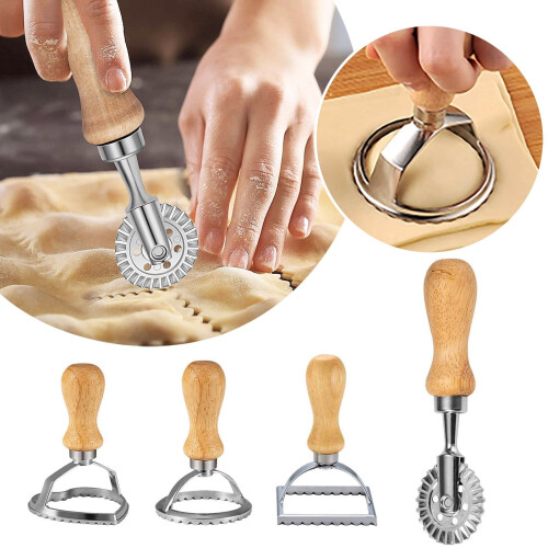 Koekjesvormenset met houten geribbelde deegroller en dumplingvorm. 1