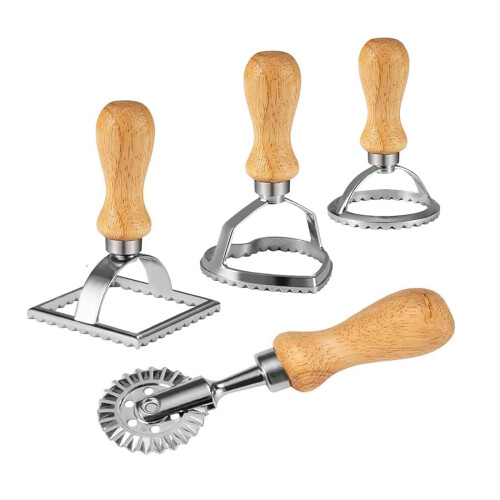 Koekjesvormenset met houten geribbelde deegroller en dumplingvorm. 2