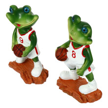 Ensemble de 2 statues en résine représentant un couple de joueurs de basket-ball et de grenouilles