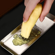 Trancheuse et râpe manuelle pour pommes de terre et carottes