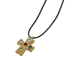 Meilleur collier 2026 ! Pendentif croix en acier titane avec zircon incrusté, style tendance et polyvalent haut de gamme en acier inoxydable.