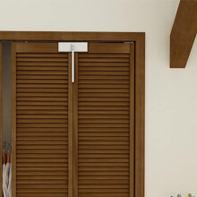 Serratura pieghevole portatile in acciaio inox, bianca, facile da installare, con rinforzo di sicurezza.