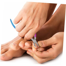 Nagelvijlen, nagelknippers en polijstgereedschap van roestvrij staal voor manicures en nagelverzorging.