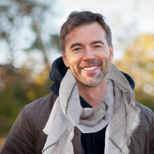 Cotton Scarf for Men and Women Warm and Versatile Shawl Wrap for Fall and Winter Stylish Casual Outd