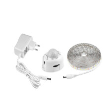 Tira de LED con detector de movimiento, autoadhesiva y flexible, resistente al agua IP65 con fuente de alimentación de 12 V (5 m, blanca).