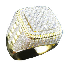 Bague micropavée bling pour homme, bague confortable en métal plaqué or au design raffiné, brillance accrocheuse pour un style audacieux et