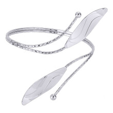 Bracelet élégant pour femme, confortable au quotidien, idéal pour diverses occasions. Bijou de bras ajustable.