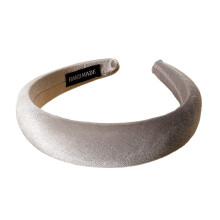 Leuk ontworpen damesaccessoire: fluwelen hoofdband voor feestjes, concerten en werk. Antislip, retro design en gevuld met spons voor extra comfort op