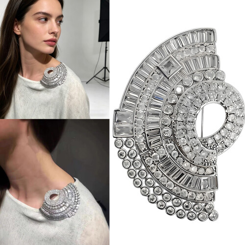 Elegante fächerförmige Brosche mit funkelndem 1