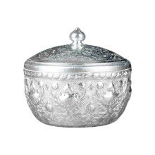 Elegante kom van zilverlegering met etnisch patroon, ideaal voor