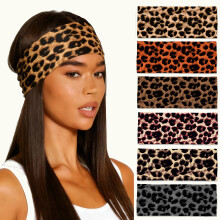 Set di 5 fasce elastiche larghe con stampa leopardata per donna - ideali per sport, yoga e corsa.