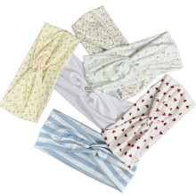 Fascia per capelli sportiva da donna con stampa a croce e cuore, ideale per yoga e corsa, elastica e traspirante (confezione da 6 pezzi).