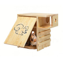 Kleintierheim aus Naturholz für Wildtiere mit Schutzwand und
