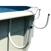 Juego de soportes de aluminio para tapas de piscinas con paredes de acero.
