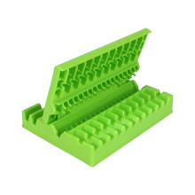 Dispositif portable pour enfiler la viande sur des brochettes
