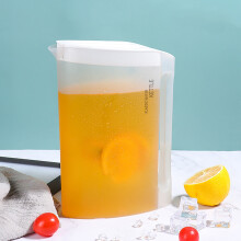 Plastic water pitcher with lid and handle 1.5L