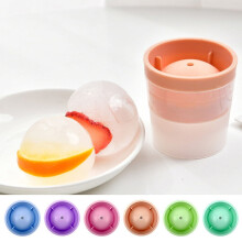Molde de silicone para bolas de gelo de uísque, com uma cavidade.