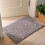 LYCAQL Skridsikkert mikrofiber badeværelsestæppe 68x43 cm sort og 1