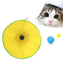 Giocattolo interattivo per gatti con coda mobile, 4 velocità e base antiscivolo per ridurre comportamenti distruttivi.