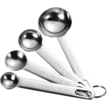 Set di 4 cucchiai dosatori in acciaio inox con tacche in millilitri per ingredienti secchi e liquidi.