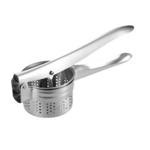 Handmatige sapcentrifuge van roestvrij staal, vervaardigd met behulp van een speciaal productieproces voor thuisgebruik in de keuken.