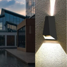 Lámpara de pared resistente a la intemperie con acabado negro mate y diseño moderno para iluminación interior y exterior.