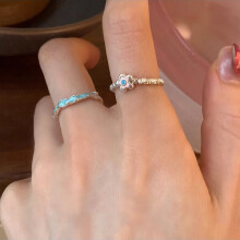 Verstelbare ring met bloemenmotief, kralen en kristallen accenten, geschikt voor dagelijks gebruik en 's avonds.