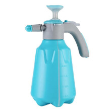 Pneumatische sproeier met een grote capaciteit van 2000 ml voor tuinbesproeiing, desinfectie en huishoudelijke reiniging.