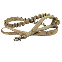 Guinzaglio tattico elastico per addestramento cani con fibbia a sgancio rapido e doppie maniglie imbottite.