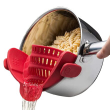 Silicone kitchen strainer clip-on for pots and pans red