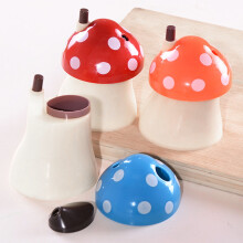 Zahnstocherbox aus Kunststoff in Pilzform – 9,5 cm