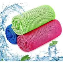 Set mit 4 erfrischenden Mikrofaserhandtüchern, 30 x 90 cm, für Sport und Outdoor-Aktivitäten.
