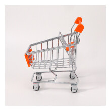 Petit chariot de courses en métal orange de 13 cm avec fonctionnalités interactives pour les jeux de rôle et d'imitation de supermarché.