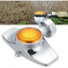Metalen puntsproeier met een 360 graden vierkant cirkelpatroon voor gazon- en tuinirrigatie.