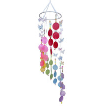 Campanelli a vento a forma di conchiglia con farfalle colorate per decorare il giardino e la casa.