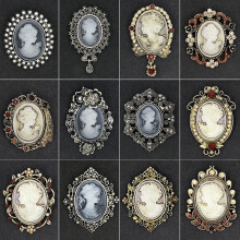 Broches vintage com camafeu em formato de borboleta de corrida, strass e cristais, para mulheres. Beleza de camafeu da rainha.