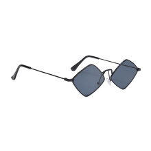 Metalen zonnebril met ruitvormige glazen in meerdere kleuren voor dames, modieus accessoire voor dagelijks gebruik