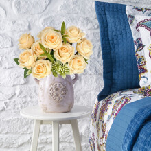 Bouquet de roses artificielles en soie avec vase – Tige longue