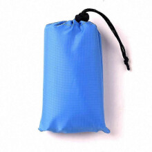 Blauwe, draagbare, lichtgewicht picknickmat/deken van 100x140 cm voor buiten, geschikt voor kamperen, strand en reizen.
