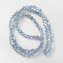 Mărgele de sticlă fațetate biconice electroplacate cu 2 șiraguri, albastru deschis, 4x4mm. Gaură: 1mm, aproximativ 92~96 buc/șir, 13,78~14,37
