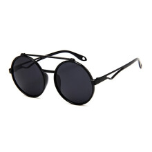 Runde schwarze Sonnenbrille, schwarze Gläser