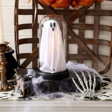Svítící duch ve skleněné zvonové poklopě Halloweenská dekorace
