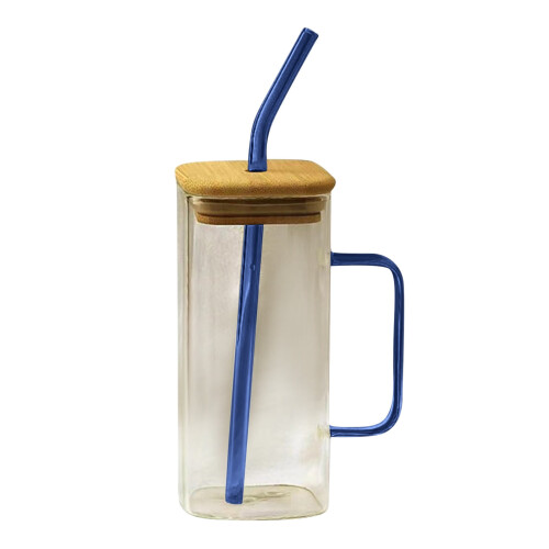 Glasdricksglas med bambulock och sugrör